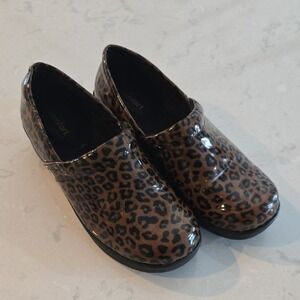 SafeTStep Comfort Leopard Print Clogs Women 9.5 Slip Resistant Patent Work Shoes